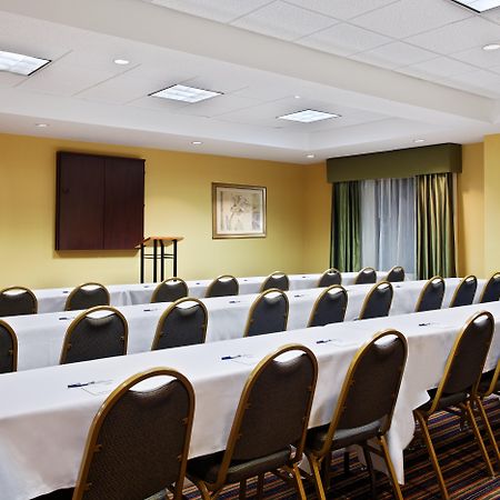 Holiday Inn Express Richmond-Brandermill-Hull Street By Ihg Экстерьер фото