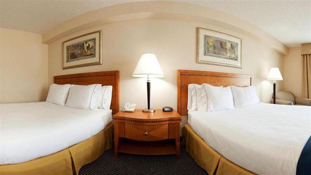 Holiday Inn Express Richmond-Brandermill-Hull Street By Ihg Экстерьер фото