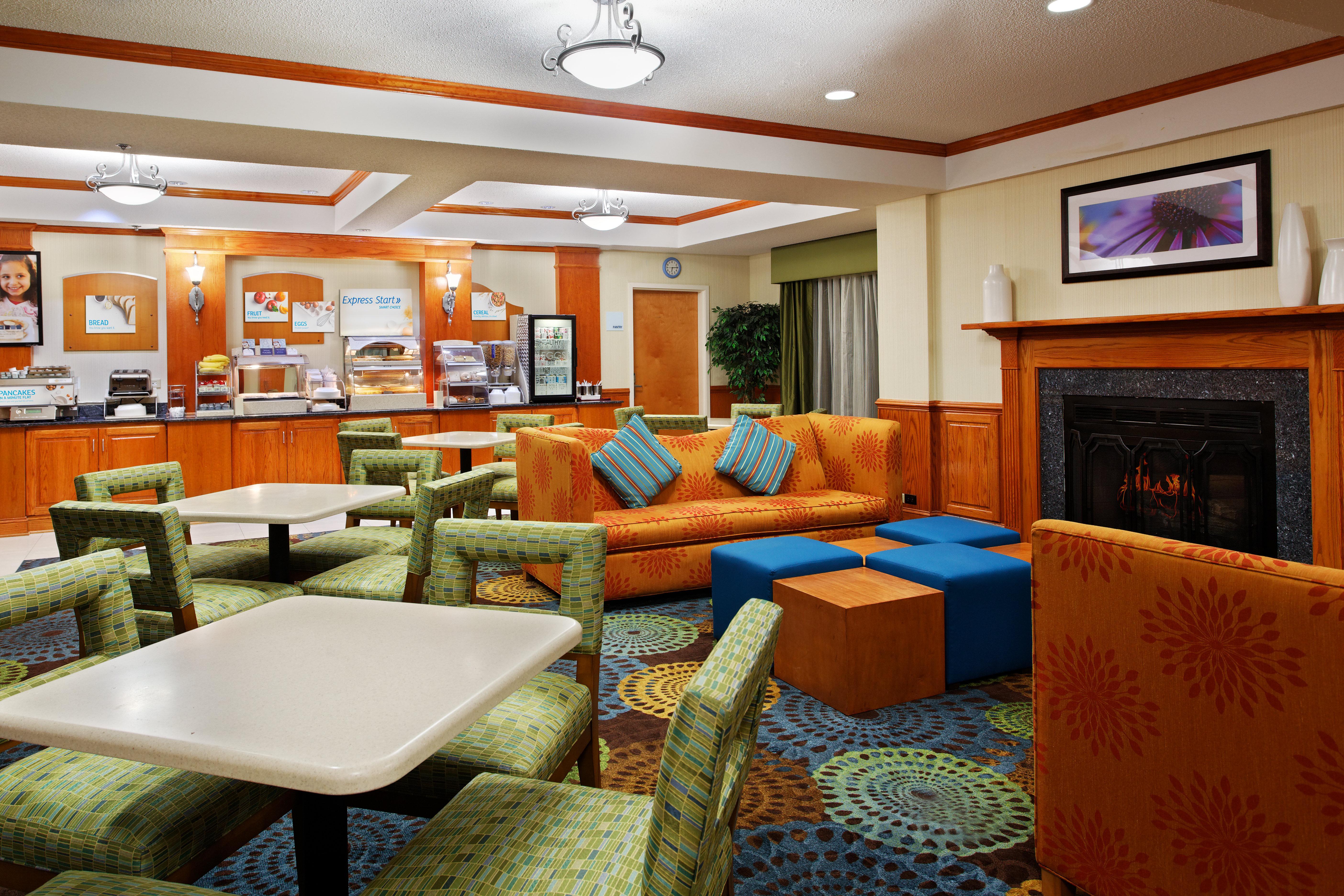 Holiday Inn Express Richmond-Brandermill-Hull Street By Ihg Экстерьер фото